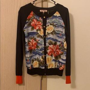 Juicy couture buttoned sweatshirt